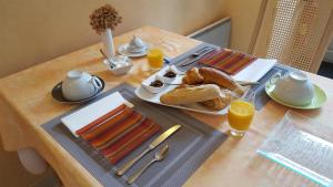 Hotels Hotel restaurant L'Amphitryon : photos des chambres