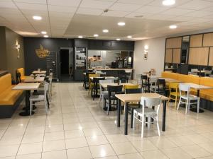 Hotels B&B HOTEL Villeneuve Loubet Village : photos des chambres