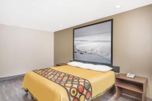 King Room - Non-Smoking room in Super 8 by Wyndham National City Chula Vista