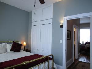 Sir Isaac Brock B&B Luxury Suites