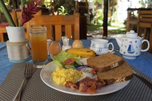 Captains Lodge and Bar