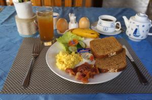 Captains Lodge and Bar