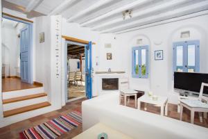 Villa Yviskos Traditional Home Paros Greece