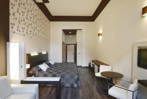 Suite with Balcony (2 Adults) room in Alhambra Suites