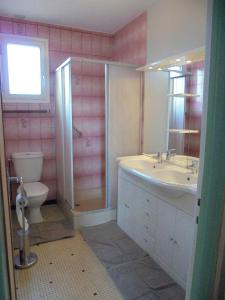 B&B / Chambres d'hotes Chez Aline : Chambre Simple avec Toilettes et Douche Communes