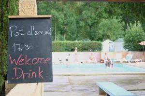 Campings Camping Hotel Les Rives du Loup : photos des chambres