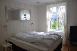 Deluxe Double Room with Side Sea View room in Døsen Gård