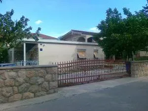 Apartment Lokvica - 戈斯皮奇