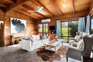 The Lodge by Mt Bellevue