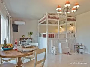 Elaia Villas - 阿莫皮