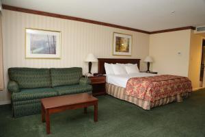 King Room with Sofa Bed room in Fairbanks Inn