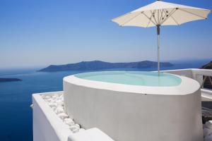 Executive Suite with Outdoor Hot Tub and Caldera View