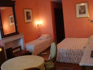 Hotels Hostellerie Le Beffroi : photos des chambres