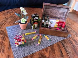 LAstazou "PRÊT gracieux du matériel de SKI" au studio