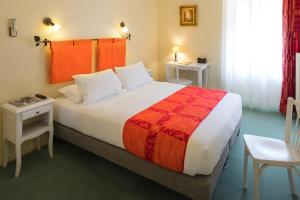 Hotels Logis Hotel Restaurant Les Cedres : Chambre Double Classique