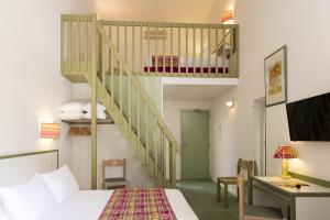 Hotels Logis Hotel Restaurant Les Cedres : photos des chambres