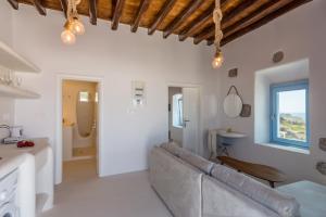 Plaka Suites Milos Greece