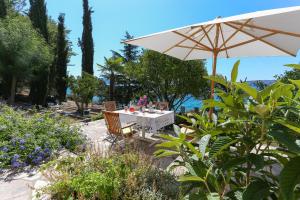 Secret Garden Barada Beach Apartment