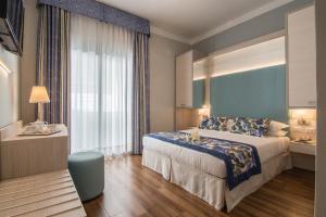 Triple Room with Side Sea View room in Hotel Doriana