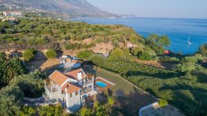 Filon Ktima Beachfront Upscale Villa overlooking saint Thomas Beach Kefalloniá Greece