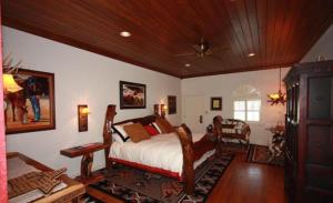 Friedhelm's Bavarian Inn Texas Suite Home, Prázdninové domy - Fredericksburg