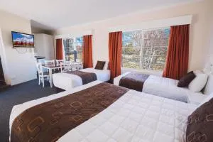 Boulevard Motel - Liston