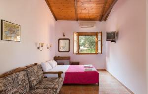 Superior Apartment room in Georgia's Houses (Melitzanakia)