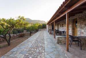 Georgias Houses (Melitzanakia)
