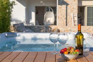 Honeymoon Suite with Jacuzzi room in White Pearls-Adults Only