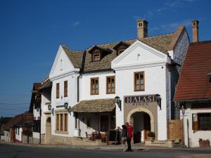 Pansion Halasi Pince Panzió Villány Ungari