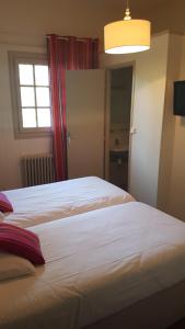 Hotels Hotel Ttiki Etchea : photos des chambres