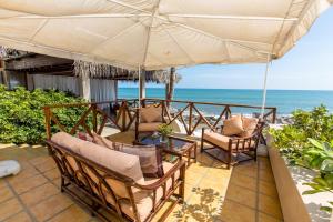 Casa de Playa Bungalows & Restaurant