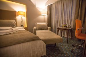 Deluxe Twin Room with Sea View room in Blue Sea Hotel
