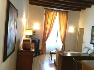 SUITE (bedroom & living room)
