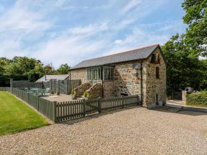 Beautiful Stone Cottage in Dunmere with Garden