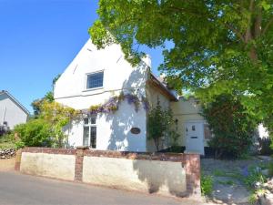 Pleasant holiday home in Horning with pond