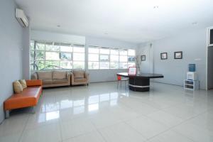 RedDoorz at Siwalankerto Surabaya