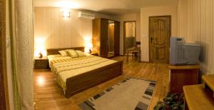 Double Room with Balcony room in Hotel Asenevtsi
