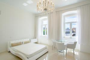 Collins Apartments Center