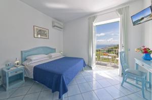 Triple Room with Sea View room in Hotel Villa D'Orta