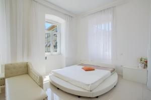 Collins Apartments Center