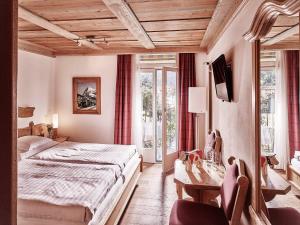 Small Double Room with Balcony and Mountain View  room in Hotel Schönegg