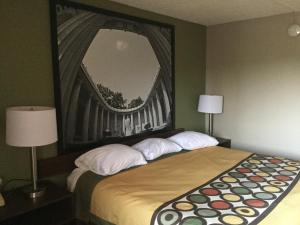 Standard King Room - Smoking room in Super 8 by Wyndham Youngstown/Austintown
