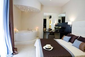 Roman Holidays Boutique Hotel