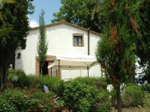 Tranquil Farmhouse in San Vivaldo Italy with Pool