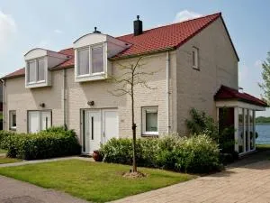 House with garden in a holiday park in Limburg - Stevensweert