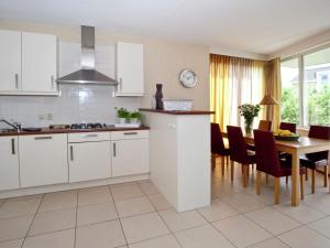 Stylish Villa by the Lake