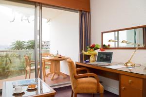 Hotels Hotel Cannes Montfleury : Chambre Familiale - Côté Jardin et Piscine