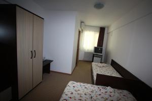 Triple Room room in Hotel Basarab