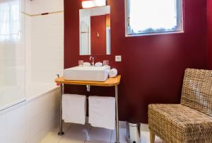 Hotels Hotel L'Adresse : Chambre Double Deluxe avec Baignoire